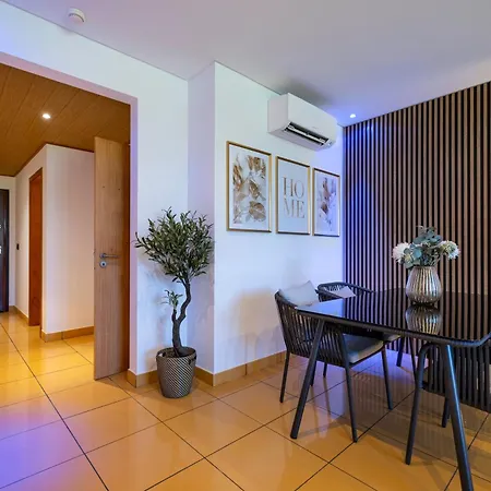 Romantic With Private Hot Tub & Parking - Big Pool - Marina Access Villa *