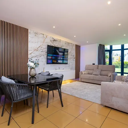 Romantic With Private Hot Tub & Parking - Big Pool - Marina Access *