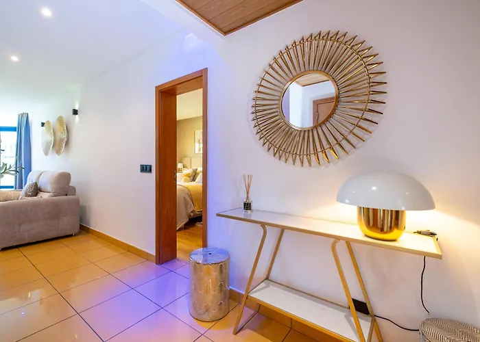 Romantic With Private Hot Tub & Parking - Big Pool - Marina Access Villa