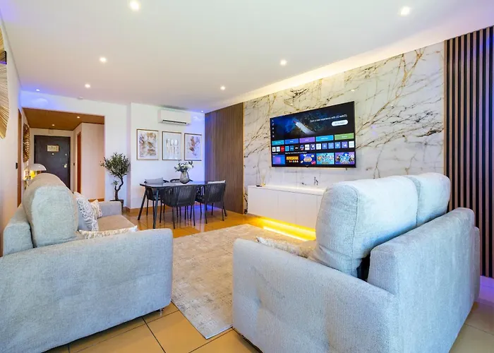 Romantic With Private Hot Tub & Parking - Big Pool - Marina Access