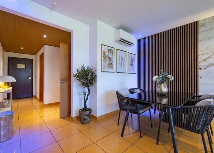 Romantic With Private Hot Tub & Parking - Big Pool - Marina Access Villa *