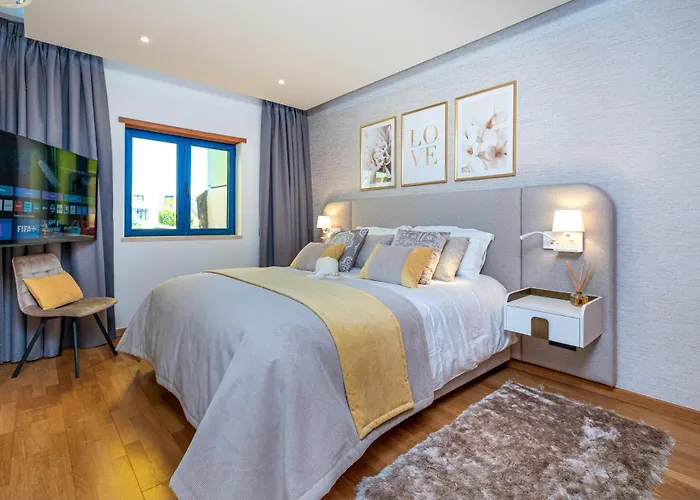 Villa Romantic With Private Hot Tub & Parking - Big Pool - Marina Access Albufeira