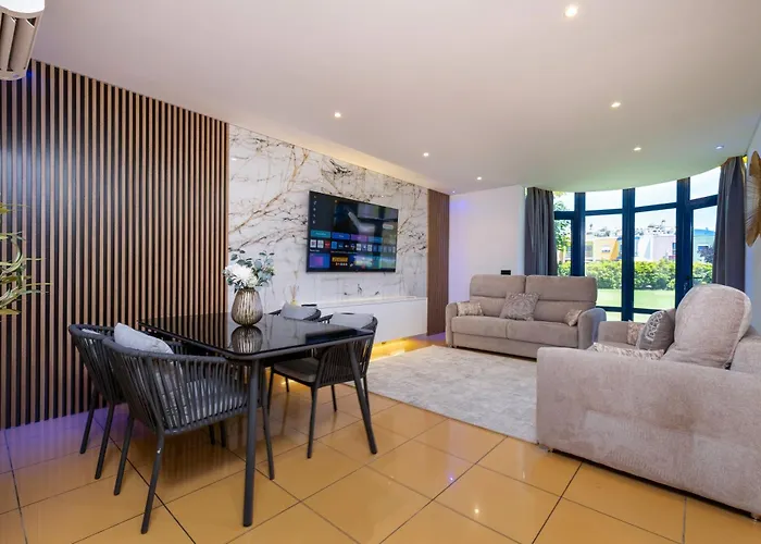 Romantic With Private Hot Tub & Parking - Big Pool - Marina Access *