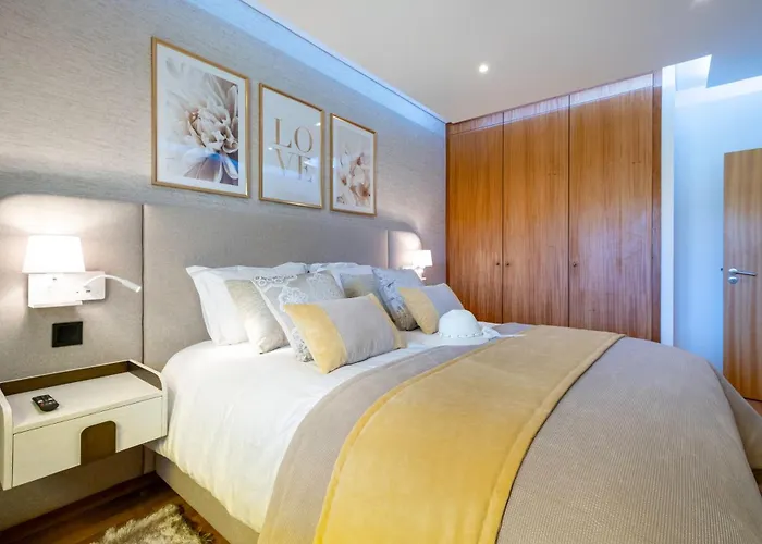 Romantic With Private Hot Tub & Parking - Big Pool - Marina Access Villa Albufeira